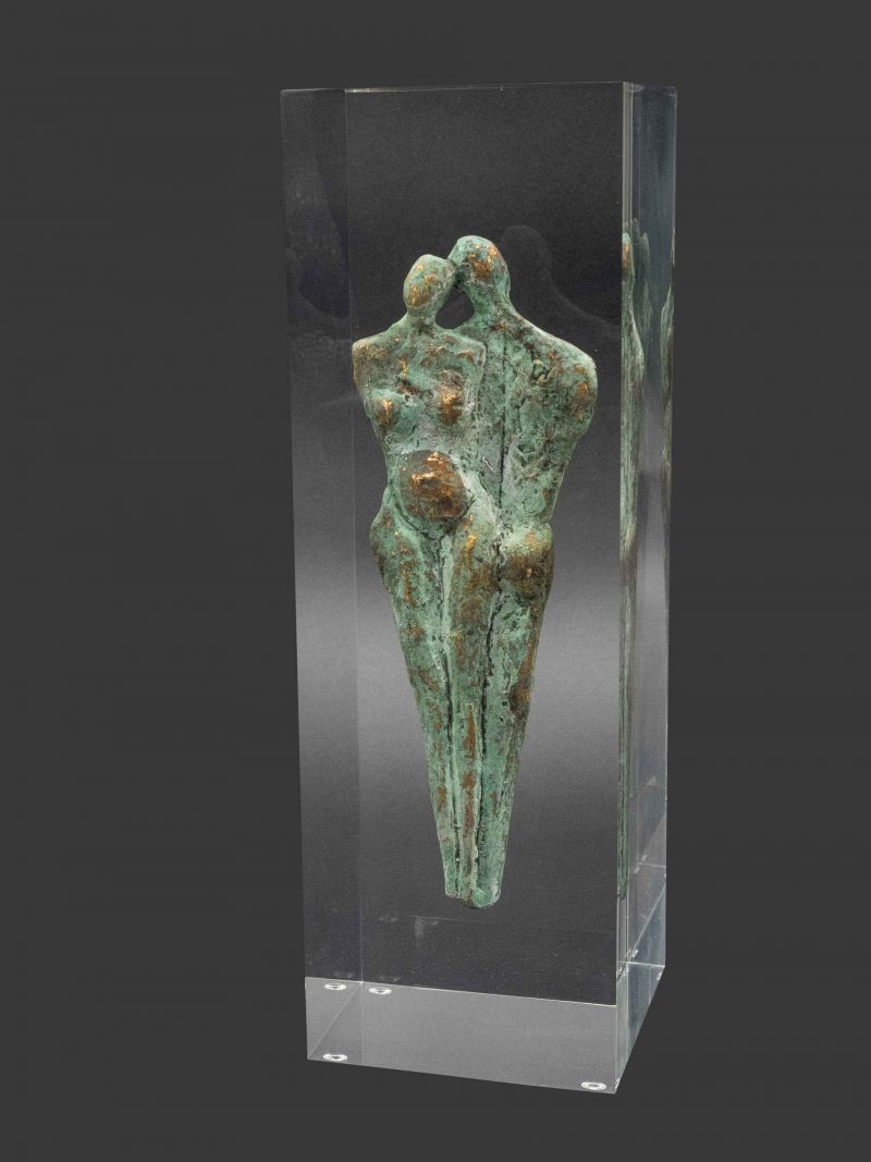 HÉRO & LÉANDRE inclusion d'un bronze dans du verre acrylique 10x10x30cm Véronique Vantesone