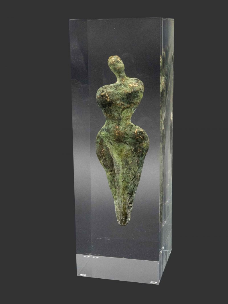 Leveche Inclusion d'un bronze dans du verre acrylique 10x10x30cm Véronique Vantesone