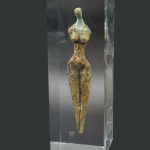 Marin inclusion d'un bronze dans du verre acrylique 10x10x30cm Véronique Vantesone