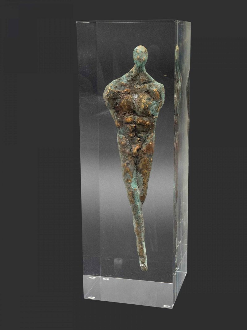 Shamal inclusion d'in bronze dans du verre acrylique 10x10x30cm Véronique Vantesone